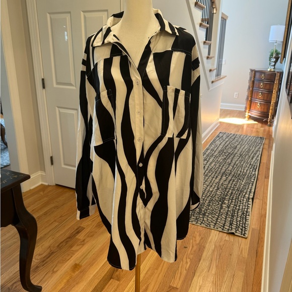 Charcoal Clothing Tops - Charcoal Brand Black/White Oversized long sleeve Blousr